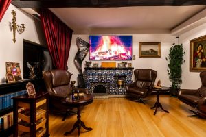 Art. History. Experience. – Eleganță și rafinament în Camera de Black Jack din București